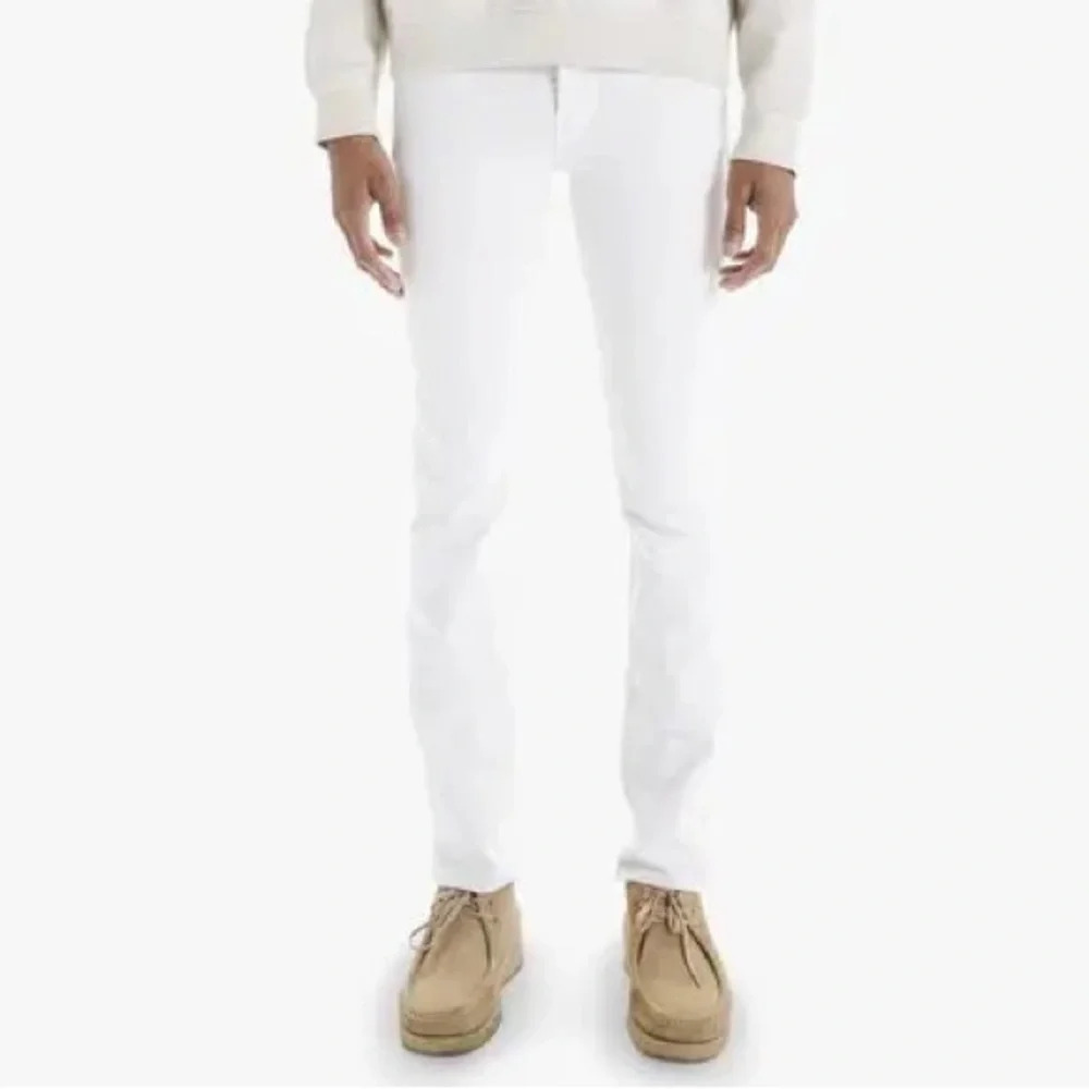MOTHER The Neat The Devil May Care Chalk Jeans in White